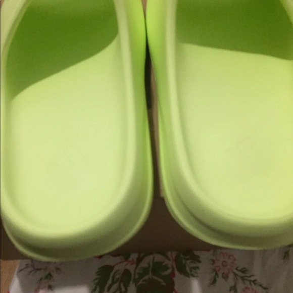 Adidas Yeezy slides - Picture 6 of 6